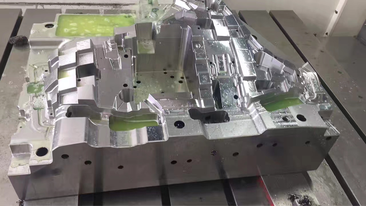 Machined mold block with coolant