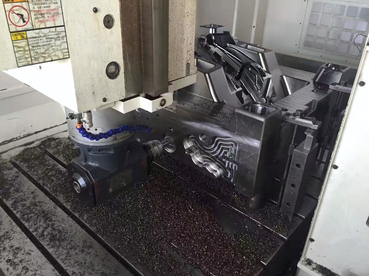 CNC station with a clamped mold block