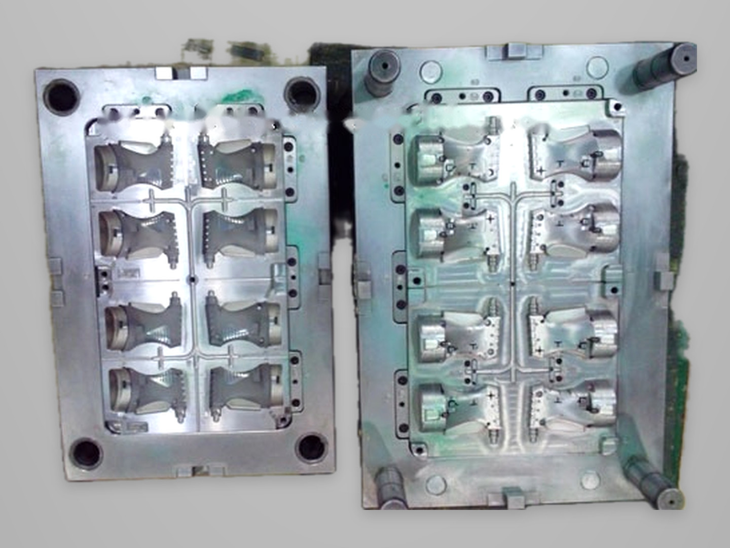 Injection mold for electronic components